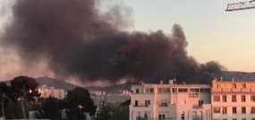 Un feu d’entrepôt désaffecté à Marseille - Témoins BFMTV