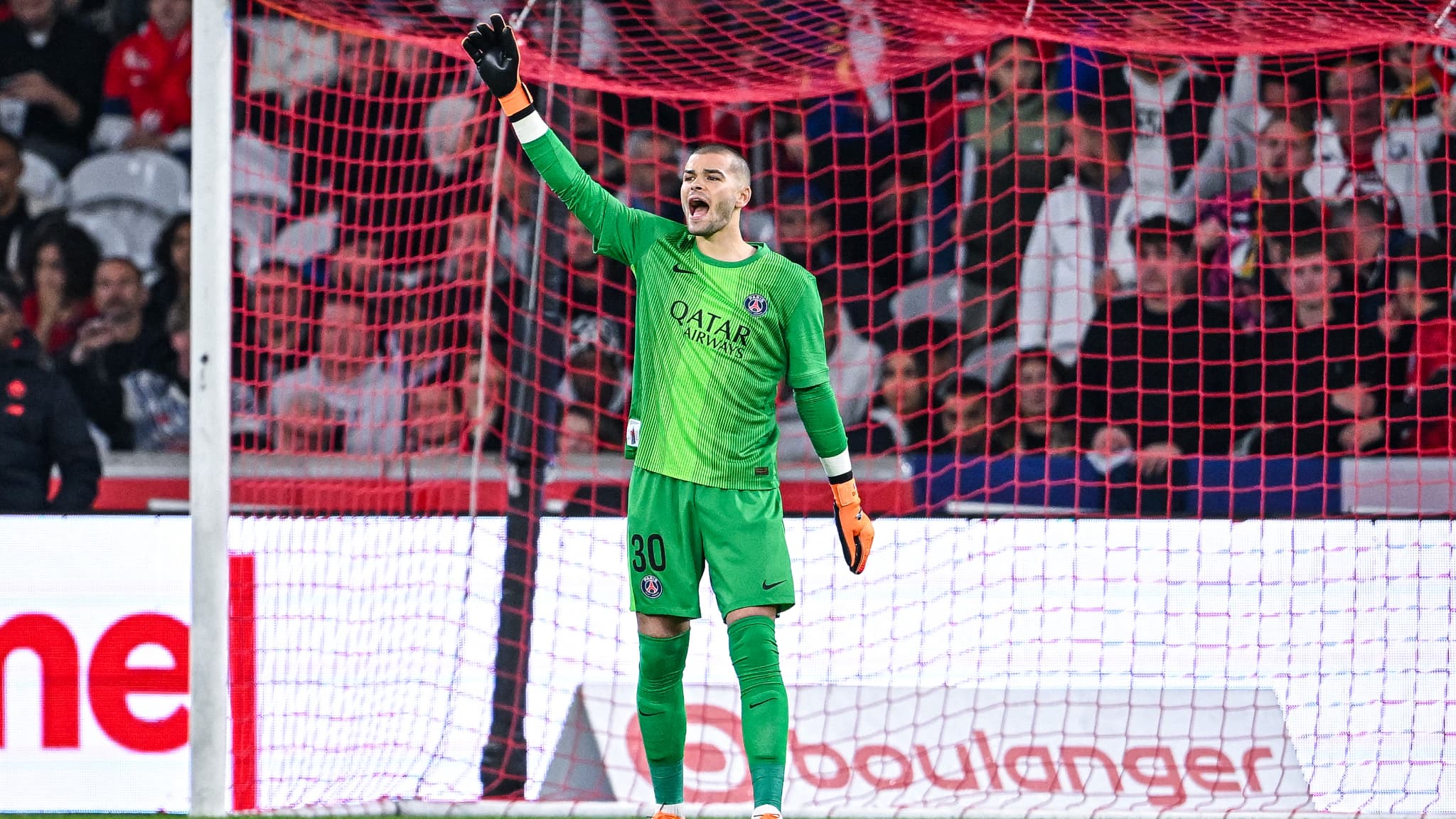 "IL VA APPRENDRE À RESTER CONCENTRÉ": JÉRÔME ALONZO PRÔNE L’INDULGENCE AVEC LUCAS CHEVALIER, QUI DOIT REMPLACER "LE MEILLEUR GARDIEN DU MONDE" AU PSG