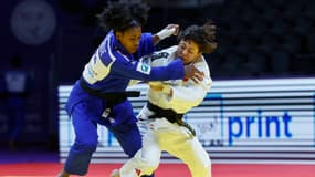 Sarah-Léonie Cysique en quarts de finale des Mondiaux de judo contre la Canadienne Christa Deguchi, le 9 mai 2023.