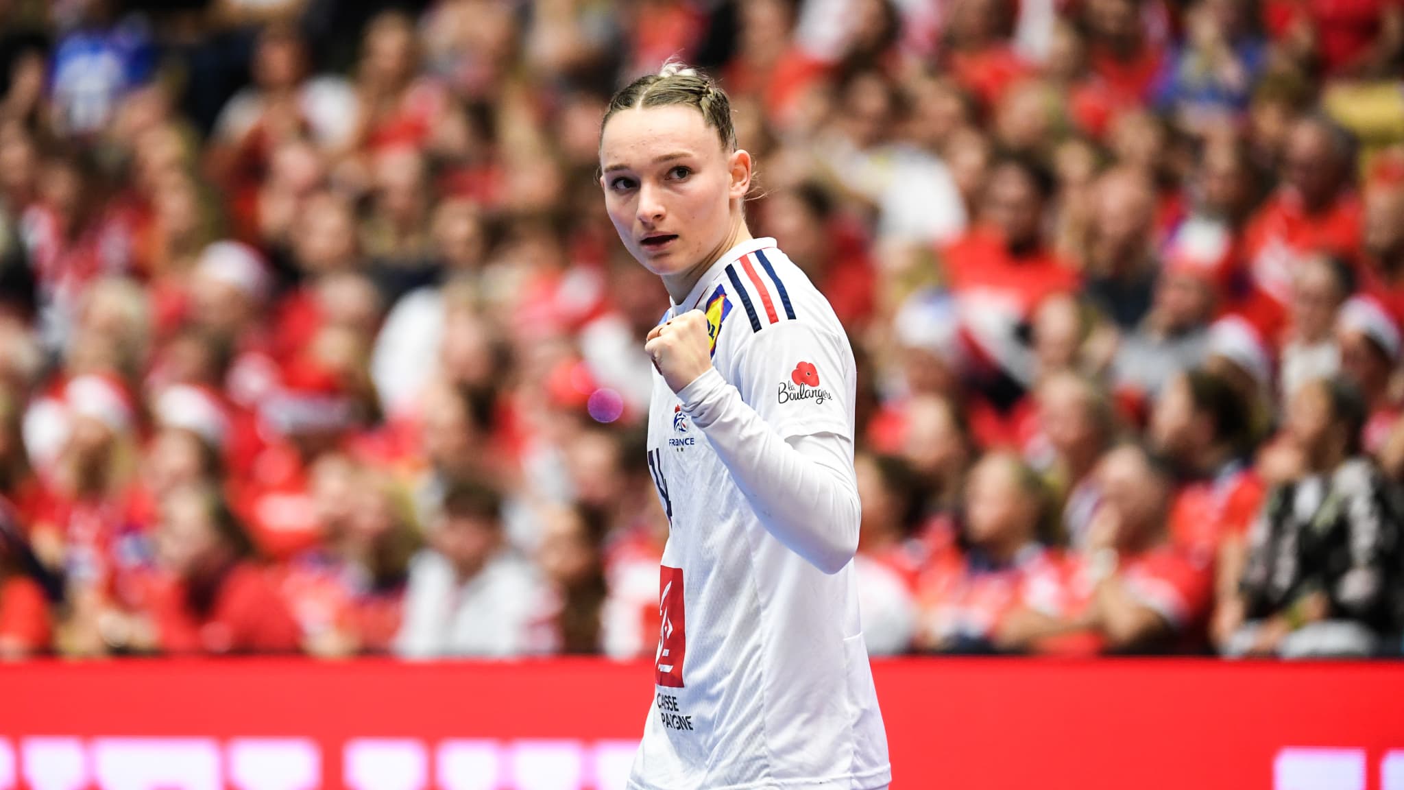 Léna Grandveau lors de la finale du Mondial de handball France-Norvège, le 17 décembre 2023. Léna Grandveau lors de la finale du Mondial de handball France-Norvège, le 17 décembre 2023.
