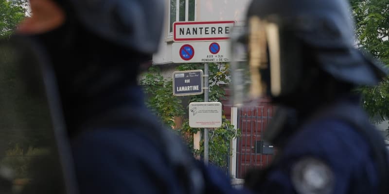 Des policiers déployés à Nanterre (Hauts-de-Seine), après la mort de Nahel, un adolescent de 17 ans tué par un tir de la police.