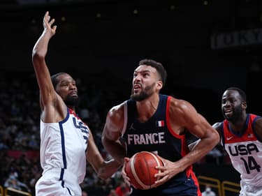 Rudy Gobert face aux Etats-Unis lors du tournoi olympiques à Saitama, le 7 août 2021.