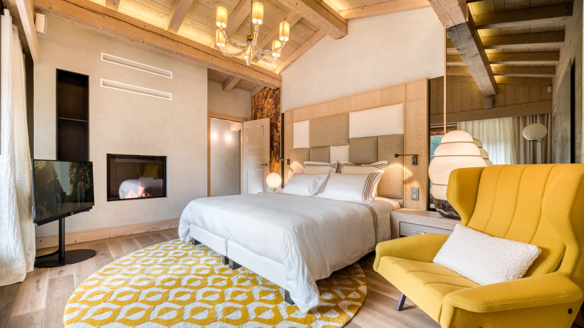 Vue d'une des nombreuses chambres qui composent ce bien exceptionnel. Vue d'une des nombreuses chambres qui composent ce bien exceptionnel.