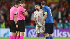 Giorgio Chiellini taquin avec Jordi Alba