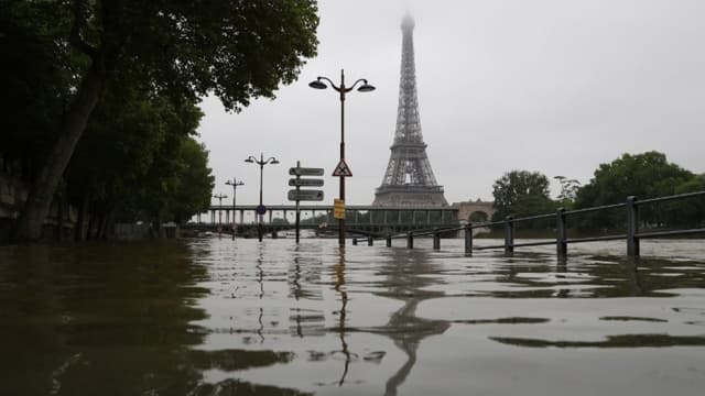 La Seine en crue a causé beaucoup de dommages.