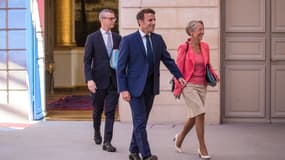 Emmanuel Macron a "tout particulièrement" remerciée Élisabeth Borne lors de ses vœux aux Français. 