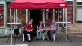 Un café à Callac (Côtes-d'Armor), le 27 juin 2024