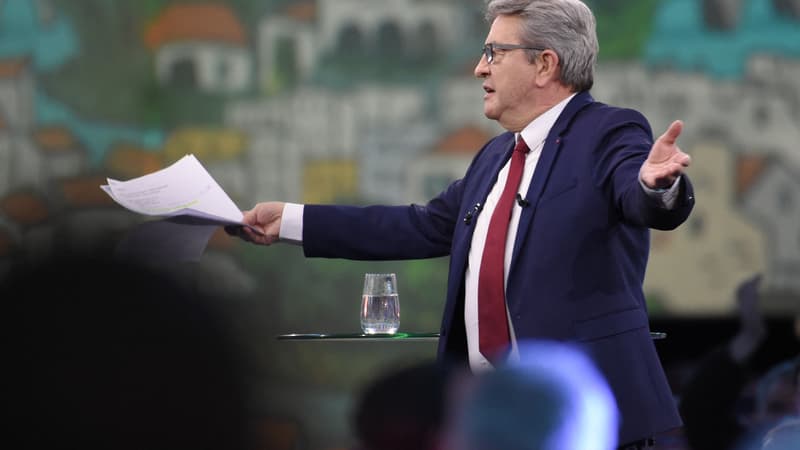 "Je ne suis pas leur copain": Mélenchon raille la division du "centre gauche" entre Hidalgo et Taubira