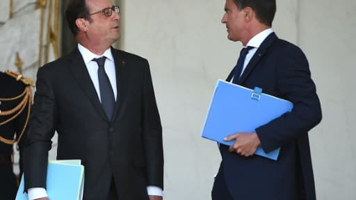 Le président François Hollande et le Premier ministre Manuel Valls à l'Elysée, le 19 août 2015 à Paris