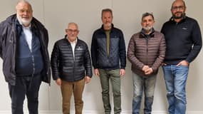 Les cinq maires porteurs du projet, de gauche à droite: Jean-Louis Queyras (Saint-Crépin), Marcel Cannat (Réotier), Jacques Pons (Champcella), Jean-Louis Berard (Saint-Clément-sur-Durance), Cyrille Dujon d'Astros (Freissinières).