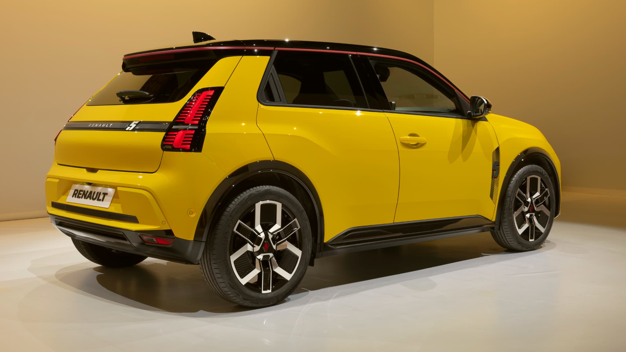 La nouvelle R5 100% électrique. La nouvelle R5 100% électrique.