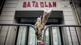 La nouvelle devanture du Bataclan, salle de concert parisienne où 90 personnes ont été tuées lors de la vague d'attentats du 13 novembre 2015.