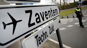 Panneau indiquant la direction de l'aéroport de Zaventem à Bruxelles.