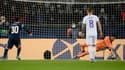 Le gardien belge du Real Madrid Thibaut Courtois arrête le pénalty tiré par l'attaquant argentin du Paris Saint-Germain, Lionel Messi, lors de leur 8e de finale aller de la Ligue des Champions, le 15 février 2022 au Parc des Princes