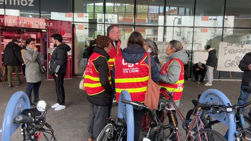 Lyon: les brancardiers et les préparateurs en pharmacie de l'hôpital privé Mermoz poursuivent leur grève