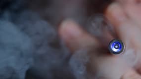 Le gouvernement veut légiférer pour interdire la cigarette électronique en entreprise. 