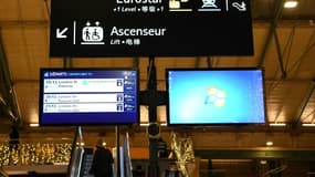Un panneau d'information sur les trains Eurostar pour Londres au départ de la Gare du Nord, à Paris, le 16 décembre 2021