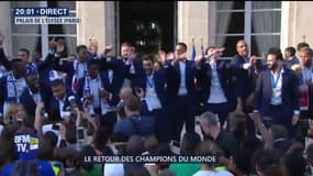 Les Bleus accueillis dans les jardins de l’Élysée au son de "We are the champions"