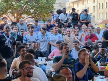 Sur le Vieux-Port, de nombreux supporteurs de l'OM ont assisté à la finale de la Ligue des champions entre le PSG et l'Inter.