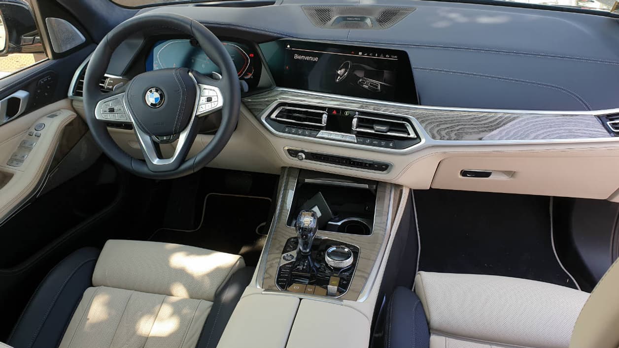 L'intérieur reprend le meilleur des technologies actuelles proposées par BMW. L'intérieur reprend le meilleur des technologies actuelles proposées par BMW.