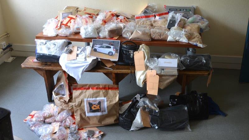 Les enquêteurs ont saisi plus d'une dizaine de kg de drogues dures lors de perquisitions.
