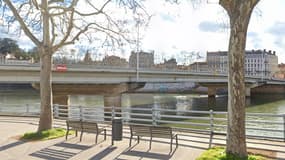 Un homme a été retrouvé pendu au pont Clémenceau du 9e arrondissement de Lyon, ce mardi 16 juillet. Une enquête a été ouverte pour connaître les circonstances de la mort.   