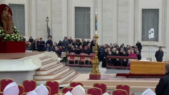 Le cercueil Place Saint-Pierre-de-Rome