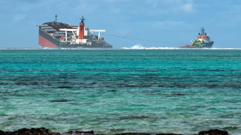 Le vraquier MV Wakashio, échoué sur un récif de l'île Maurice, le 15 août 2020