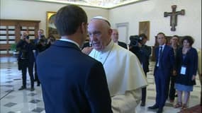 Le président français et le pape François au Vatican, le 26 juin 2018.