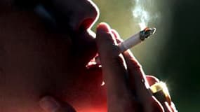 Selon l'Eurobaromètre sur le tabagisme publié jeudi par la Commission européenne, 75% des quelque 30.000 personnes interrogées en Europe considèrent que fumer devrait être interdit dans les restaurants et que placer des images choc sur les paquets de ciga