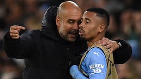 Pep Guardiola avec Gabriel Jesus lors de City-PSG, le 24 novembre 2021
