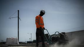 Plus de 20% des actifs en Ile-de-France sont des travailleurs immigrés occupant  des emplois "difficiles" mais "essentiels" dans le BTP ou les services aux particuliers, selon une étude de l'Insee