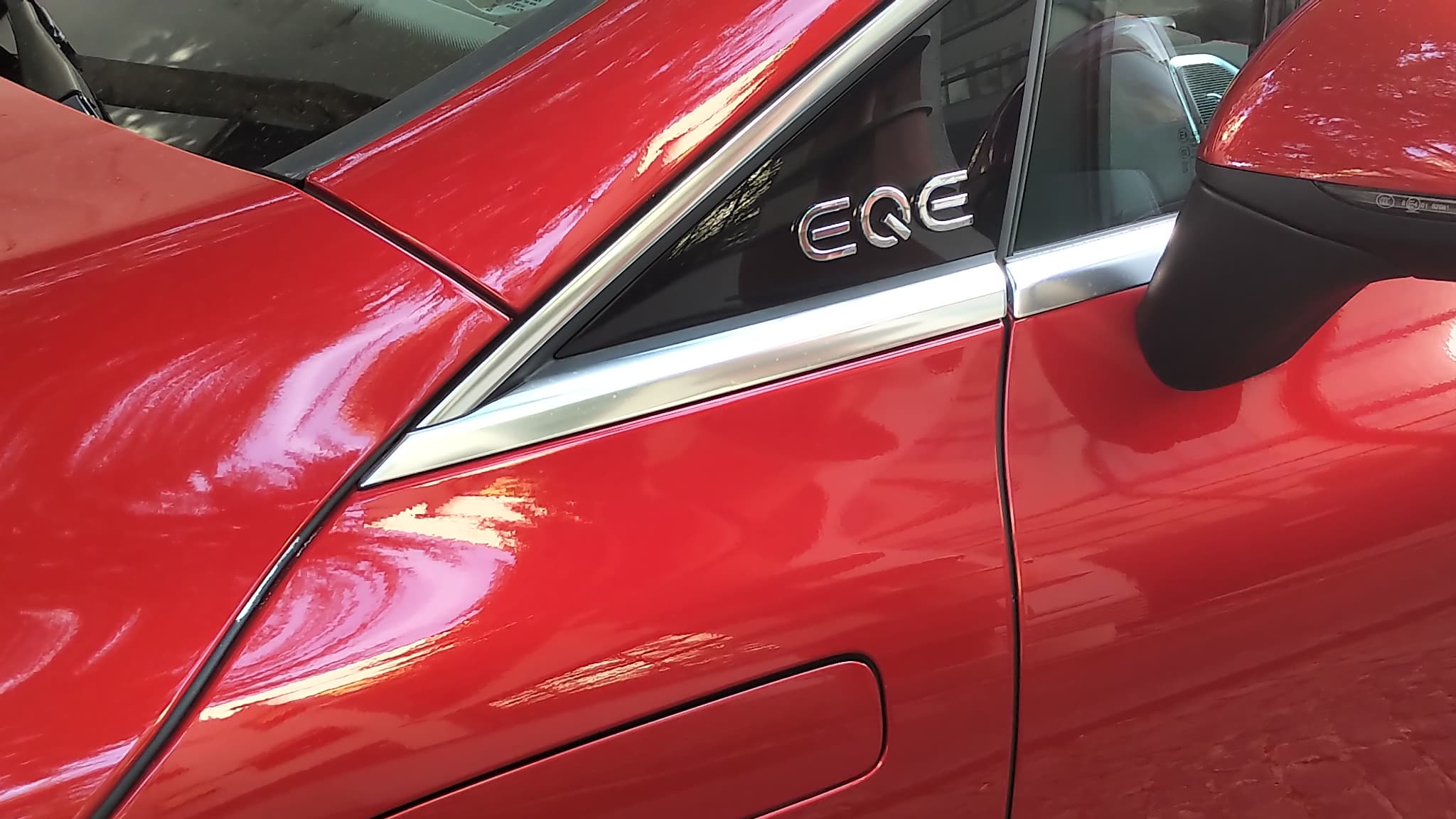 La Mercedes EQE fait partie des véhicules au cx (coefficient de pénétration dans l'air) parmi les plus bas du marché, à 0,22. La Mercedes EQE fait partie des véhicules au cx (coefficient de pénétration dans l'air) parmi les plus bas du marché, à 0,22.