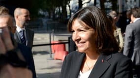 La maire de Paris Anne Hidalgo devant la presse à Paris, le 25 août 2015