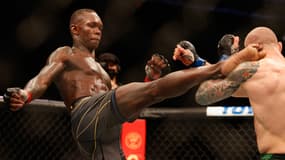 Israël Adesanya et Marvin Vettori lors de l'UFC 263 