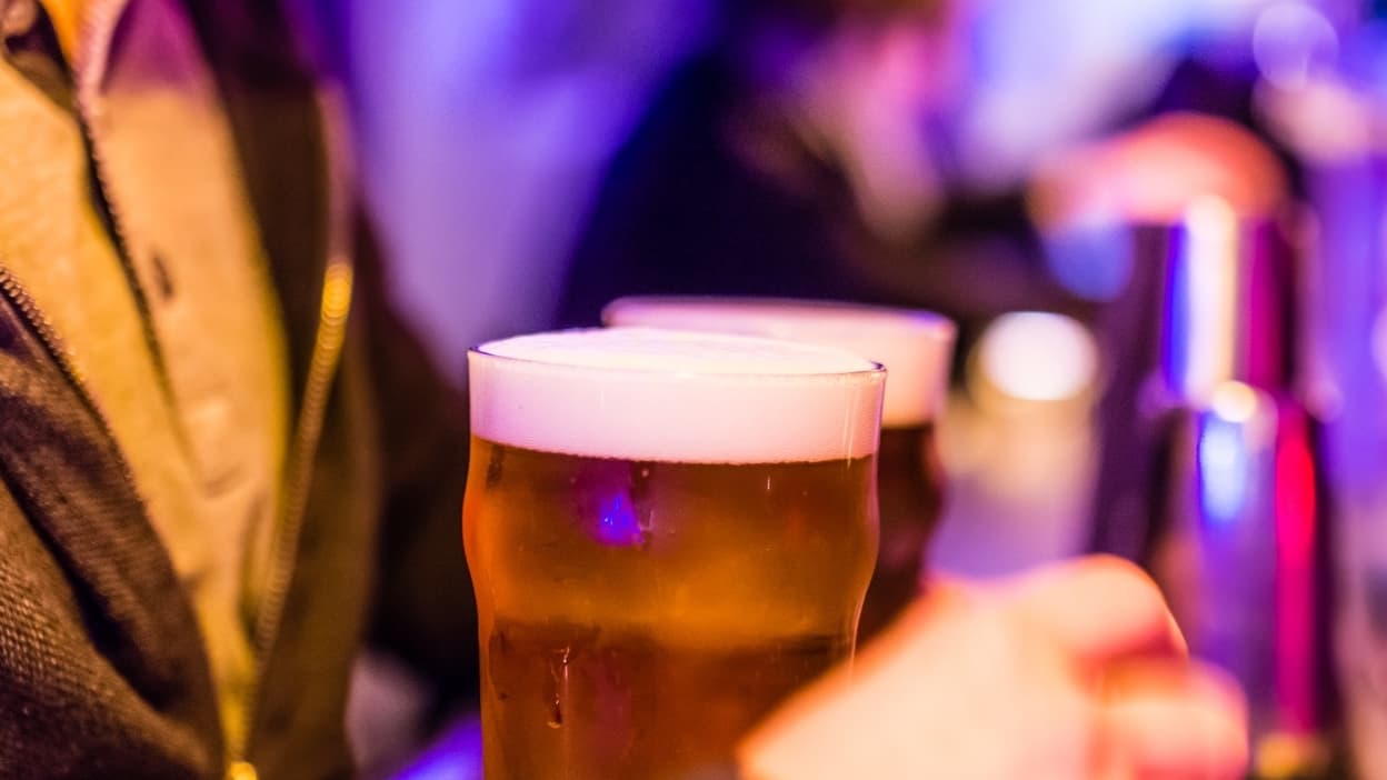 Réseaux sociaux: une proposition de loi pour protéger les jeunes des publicités pour l'alcool