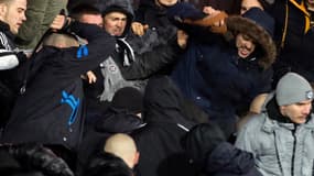 Très violents affrontements et 17 blessés dans le derby de Belgrade 