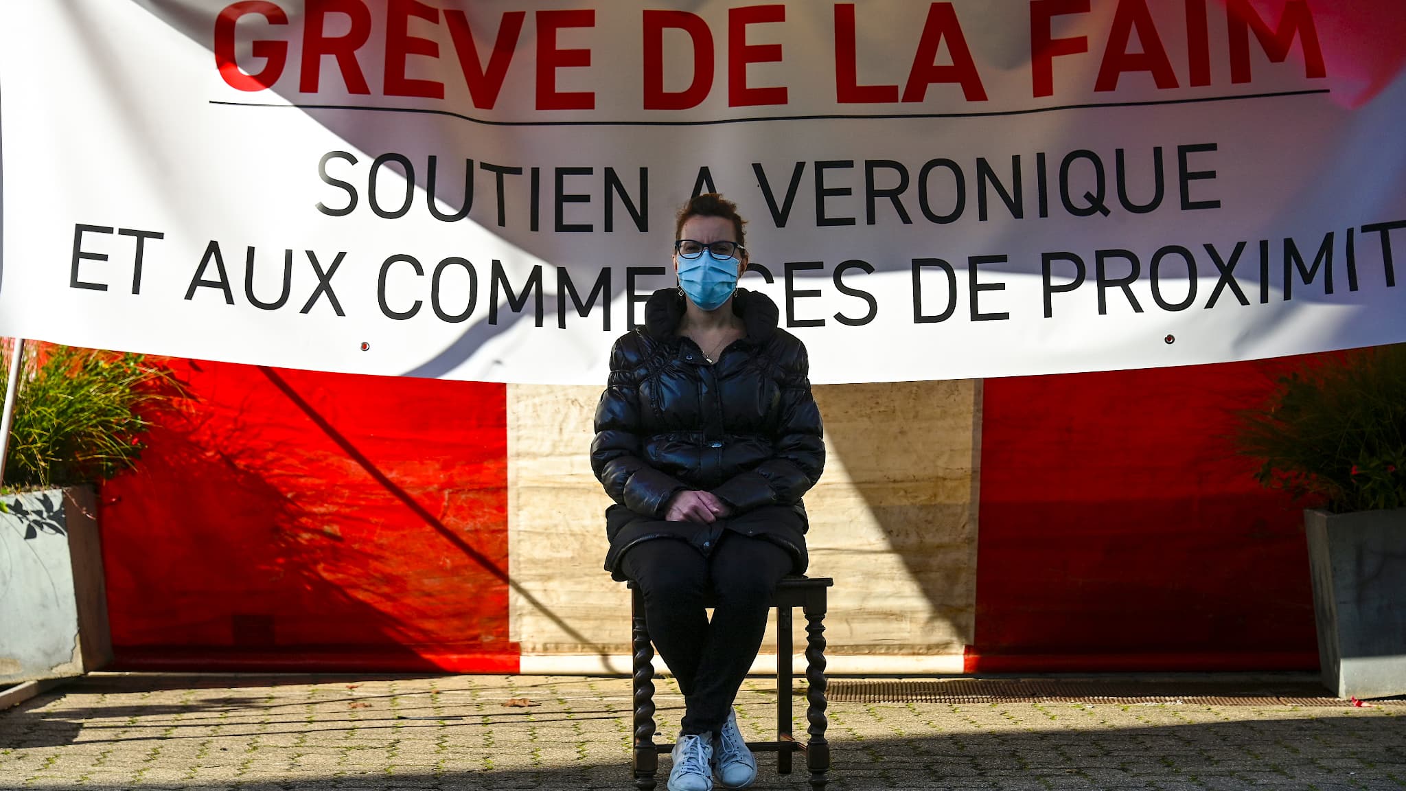 Haut Rhin Une Commercante En Greve De La Faim Porte Le Deuil De Sa Boutique
