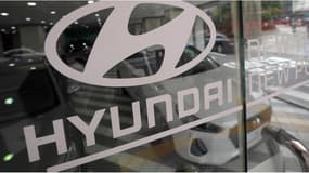 Le parquet coréen cherche à établir entre autres si la présidente, Mme Park, a pu faire pression sur les industriels du pays pour les inciter à verser des millions de dollars aux fondations de son amie. 
