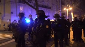 Des policiers dans le centre de Paris, alors que plusieurs rassemblements sont en cours contre la réforme des retraites.