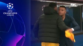 PSG - Barça : La séquence sympa entre Mbappé, Alba et Busquets dans les couloirs 