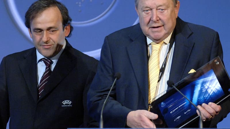 Michel Platini aux côtés de Lennart Johansson