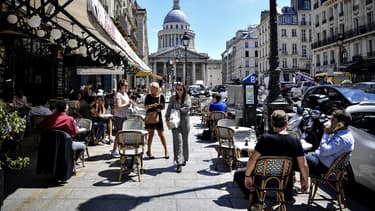Des terrasses rouvertes pour la première fois après le premier confinement au printemps 2020, près du Panthéon à Paris.