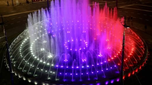 Une fontaine de Belgrade aux couleurs des drapeaux serbe et russe le 16 janvier 2019.