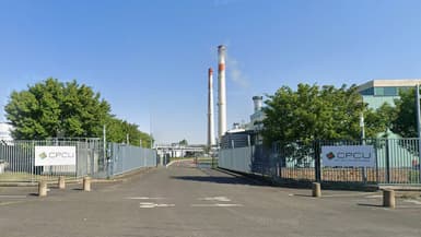 Entrée de la chaufferie à gaz de la CPCU dans le quartier des Ardoines à Vitry-sur-Seine, devant la friche de la centrale Arrighi et ses cheminées emblématiques en 2025