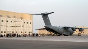 Un avion Airbus A400M de l'armée française sur la base aérienne Al-Dhafra, aux Emirats arabes unis, le 23 août 2021