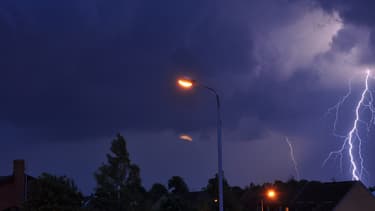 Dix départements sont encore en alerte orange aux orages dans le Centre-Est du pays.