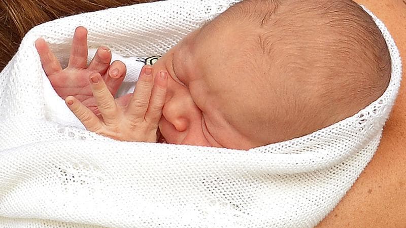 Le bébé du prince William et de Kate, né lundi et troisième dans l'ordre de succession à la couronne britannique, a été prénommé George Alexander Louis, ont annoncé mercredi les services duc de Cambridge. /Photo prise le 23 juillet 2013/REUTERS/John Still