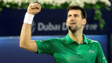 La joie du Serbe Novak Djokovic, vainqueur du Russe Karen Khachanov, 6-3, 7-6 (7/2), au 2e tour du tournoi ATP 500 de Dubaï, le 23 février 2022