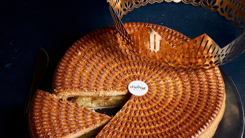 Une galette des Rois du pâtissier Lenôtre.